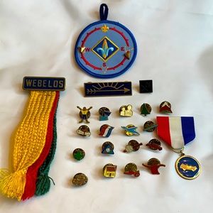 Lot 22 pcs Vintage Webelos Boy Scouts Pins Badges